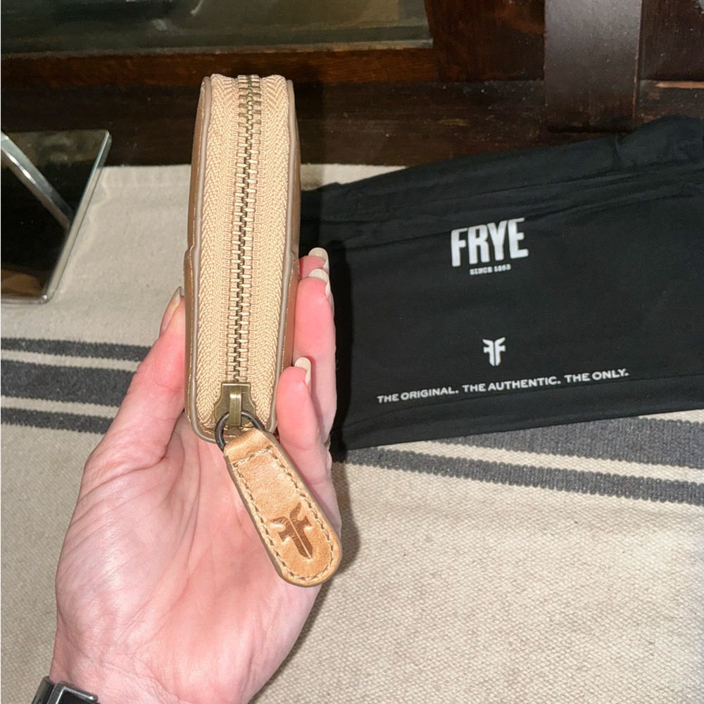 NWT Frye Leather Melissa Zip Around Wallet Beige Brown Retail $158 - Picture 11 of 13